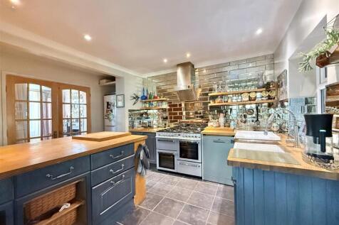 Coombe Bank Lodge Kitchen.jpg