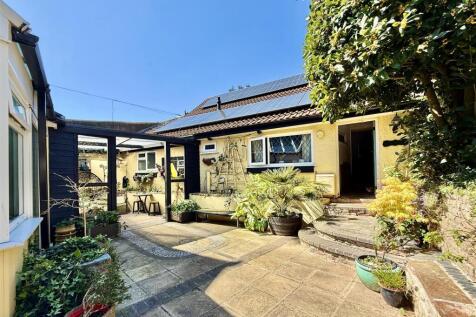Courtyard - Entrance To Robin Cottage.jpg