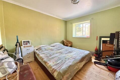 Coombe Bank Lodge - Bedroom 2.jpg
