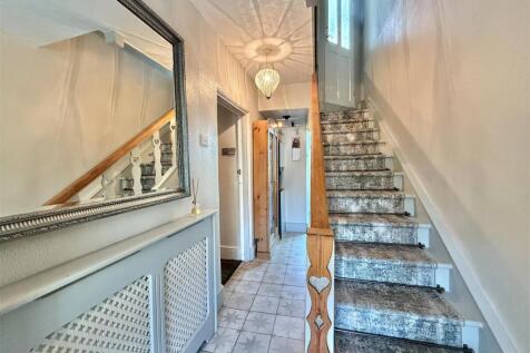 Coombe Bank Lodge - Entrance Hall.jpg