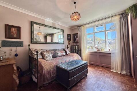 Coombe Bank Lodge - Snug or Bedroom.jpg