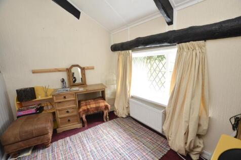 Robin Cottage Bedroom 2.jpg