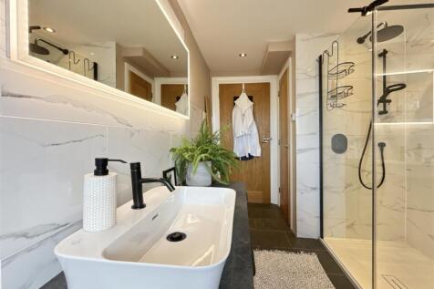Family Bathroom.jpeg