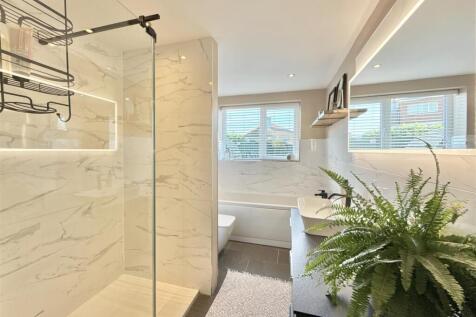 Family  Bathroom.jpeg