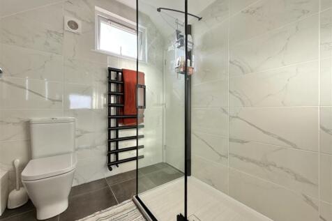 Bedroom 1  Ensuite.jpeg