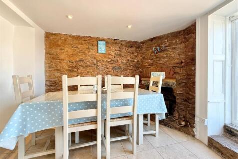 Dining Area.JPG