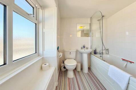 Family Bathroom.JPG