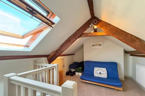 Loft Room or Occasional Bed 4.JPG