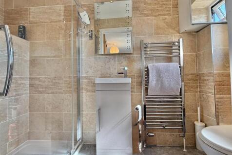 Bedroom 2 Ensuite.jpg