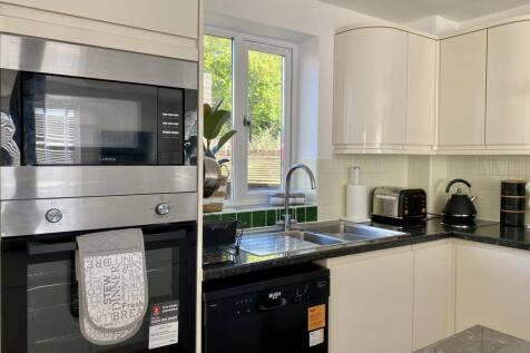 Kitchen_.JPEG