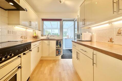 Kitchen Towards Conservatory.JPG
