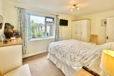 Bedroom 1.JPG