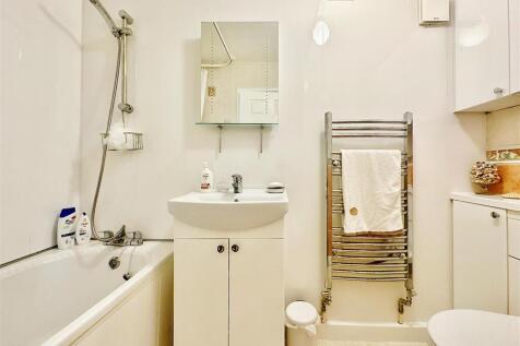 Bathroom.JPG