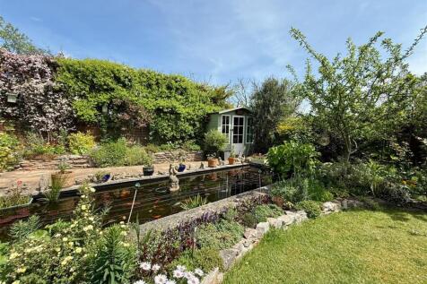 Pond &amp; Summer House.JPG