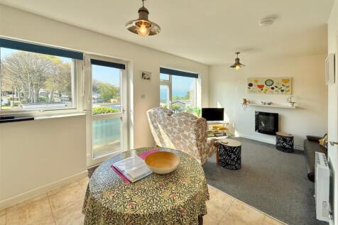 Dining Area Towards Living.JPG