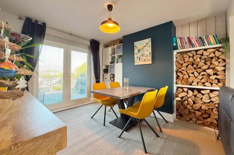 Dining Area.JPG