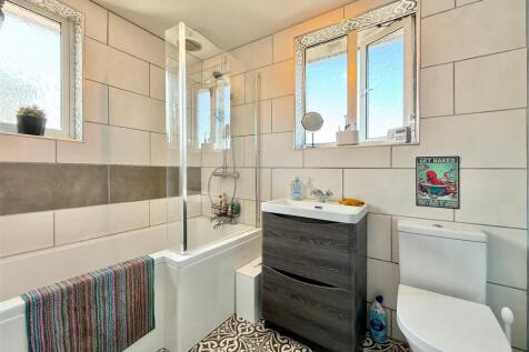 Bathroom.JPG