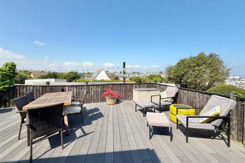 Rear Deck Seating Area.JPG