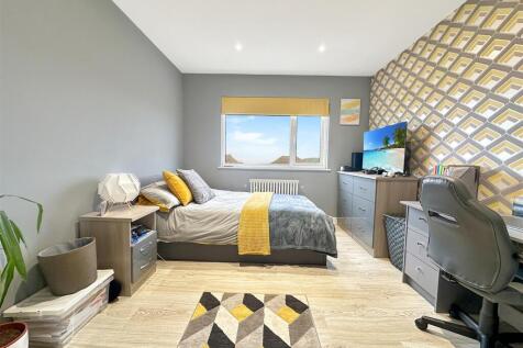 Bed 2.jpg
