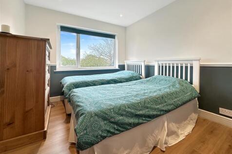 Bed 4.jpg