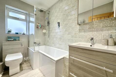 Family Bathroom.JPG