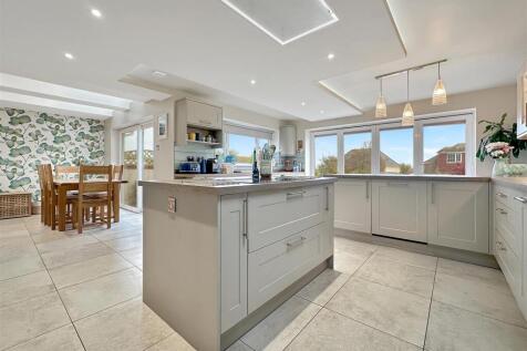 Kitchen Towards Dining Area.jpg