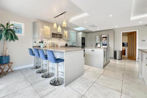 Breakfast Bar Area.jpg