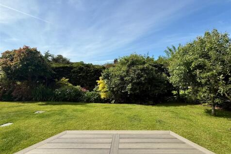 Deck Onto Rear Garden.JPG