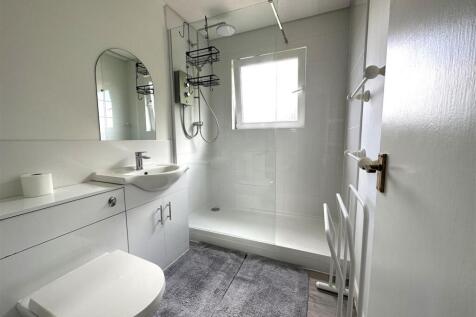 17 windmill bathroom.jpeg