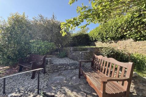 Top Garden Seating Area.JPG