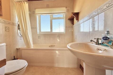 Family Bathroom.jpeg