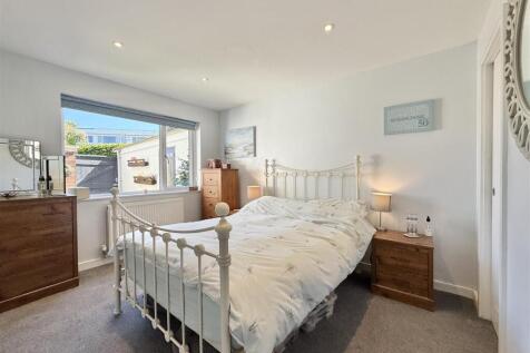 Bedroom 1.jpg