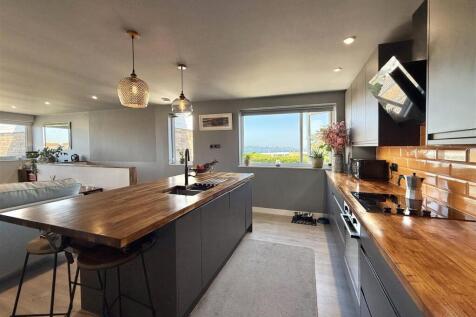 Kitchen Area.jpg