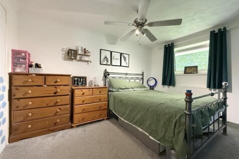 Bed 1.JPG