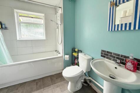 Bathroom.JPG
