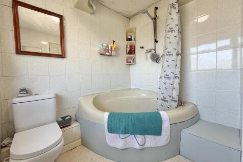 Family  Bathroom.jpeg