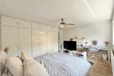 Bedroom 1.jpeg