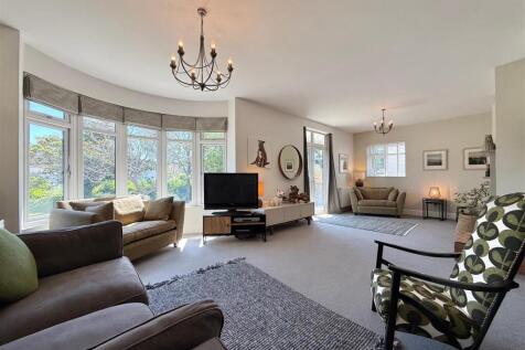 Living Room.JPG
