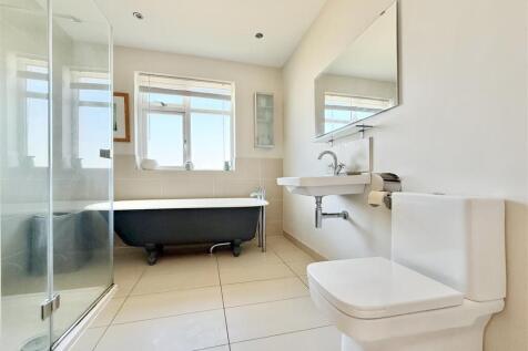 Bathroom.JPG