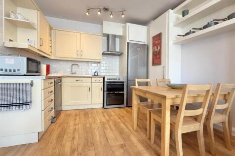 Kitchen Dining Area.JPG