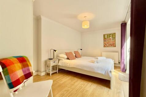 Bed 1.JPG