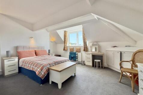 Bedroom 1.jpg