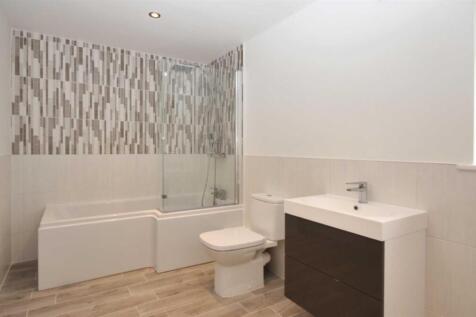 Main bathroom.jpg