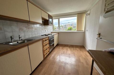 17a Lands court kitchen.jpeg