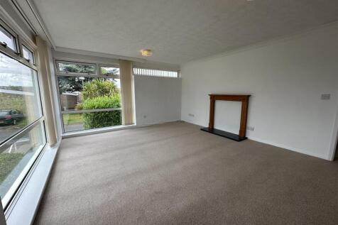 17a Lands court lounge.jpeg