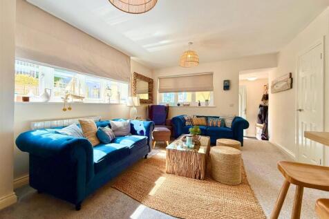 Lounge Area.JPG