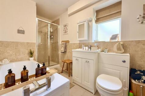Bathroom.JPG