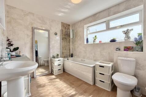 Family  Bathroom.jpeg