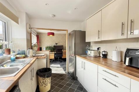 Kitchen_.jpeg