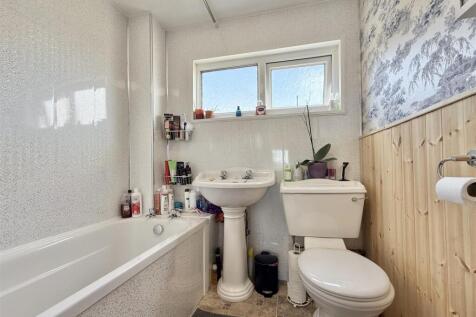 Family Bathroom.jpeg